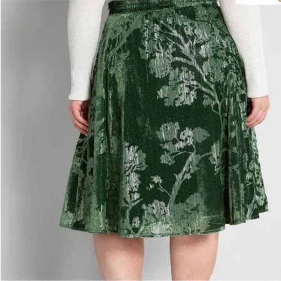ISO Modcloth Just This Sway Velvet A-Line Skirt - Picture 3 of 3